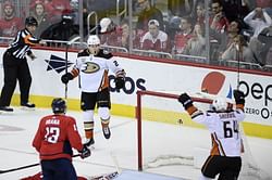 Aberg's 2 goals in 3rd lift Ducks to 6-5 surprise over Caps