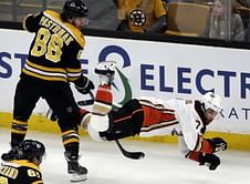Halak, Pastrnak lead Bruins to 3-1 win over Ducks