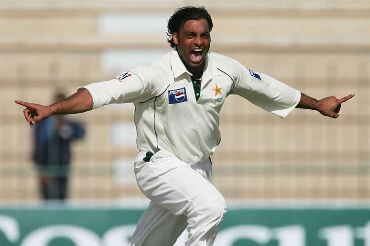 Shoaib Akthar picked up 4 wickets to dent South Africa
