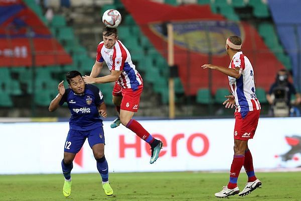 Jeje Lalpekhlua is dominated by ATK&#039;s John Johnson [Image: ISL]