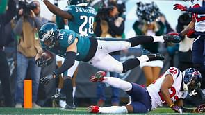 Eagles pair Ertz, Foles set records against Texans