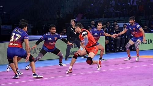 Can Dabang Delhi clinch their fourth straight win?