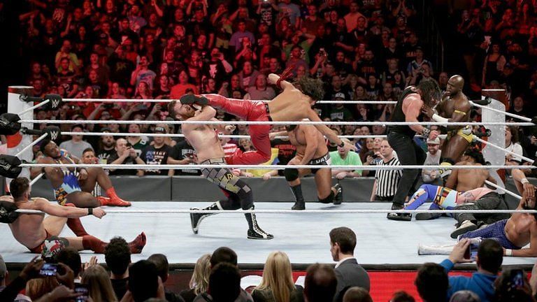 Shinsuke Nakamura delivers a devastating boot to Sami Zayn, on route to the 2018 Rumble win.