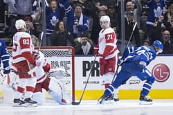 Kapanen scores twice, leads Leafs past Red Wings 5-4 in OT