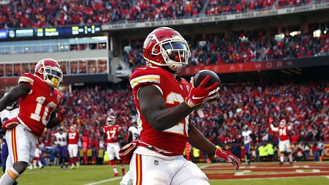 Chiefs secure playoff berth, Saints win NFC South