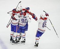 Tatar's late goal lifts Canadiens over Blackhawks