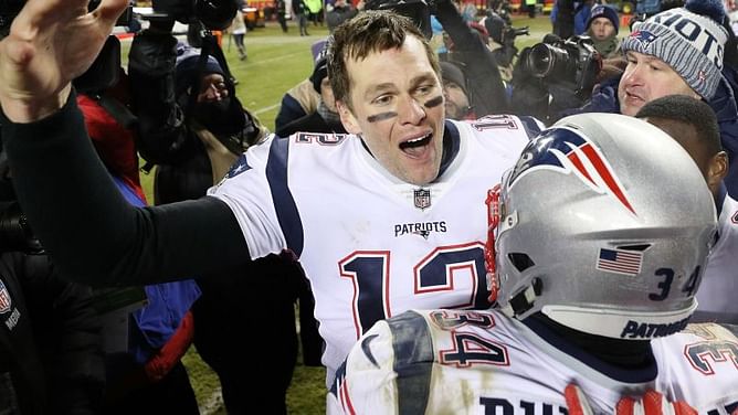 Brady leads Patriots fans in 'We're still here!' chant