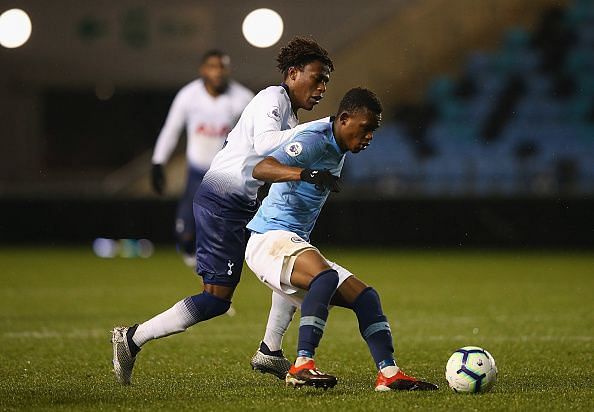 Rabbi Matondo in intermediate team action for Manchester City