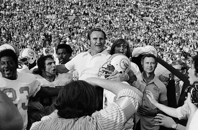 Patriots put '72 Dolphins in their sights in different way