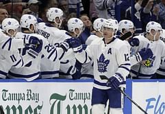Maple Leafs beat NHL-leading Lightning 4-2