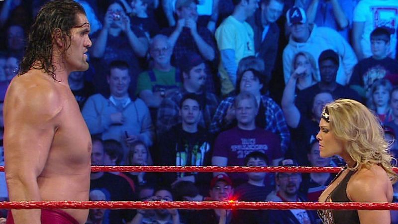 The Great Khali stares down....way down...at the Glamazon Beth Phoenix