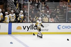Guentzel's hat trick rallies Pens past skidding Ducks 7-4