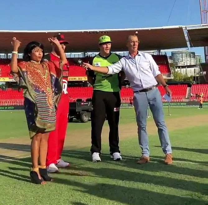 Watch: Bizarre bat flip fail during the toss in BBL