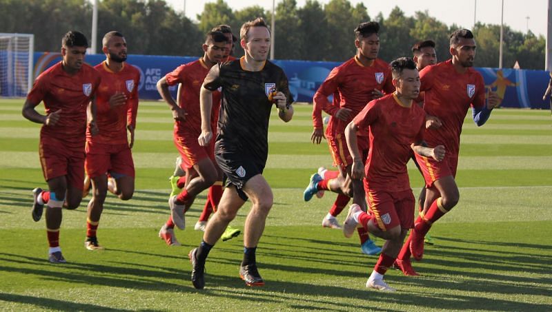 Danny Deigan&Acirc;&nbsp;(in black) leads a training session in Sharjah ahead of India&#039;s third Group A game against Bahrain on January 14. (AIFF Media)