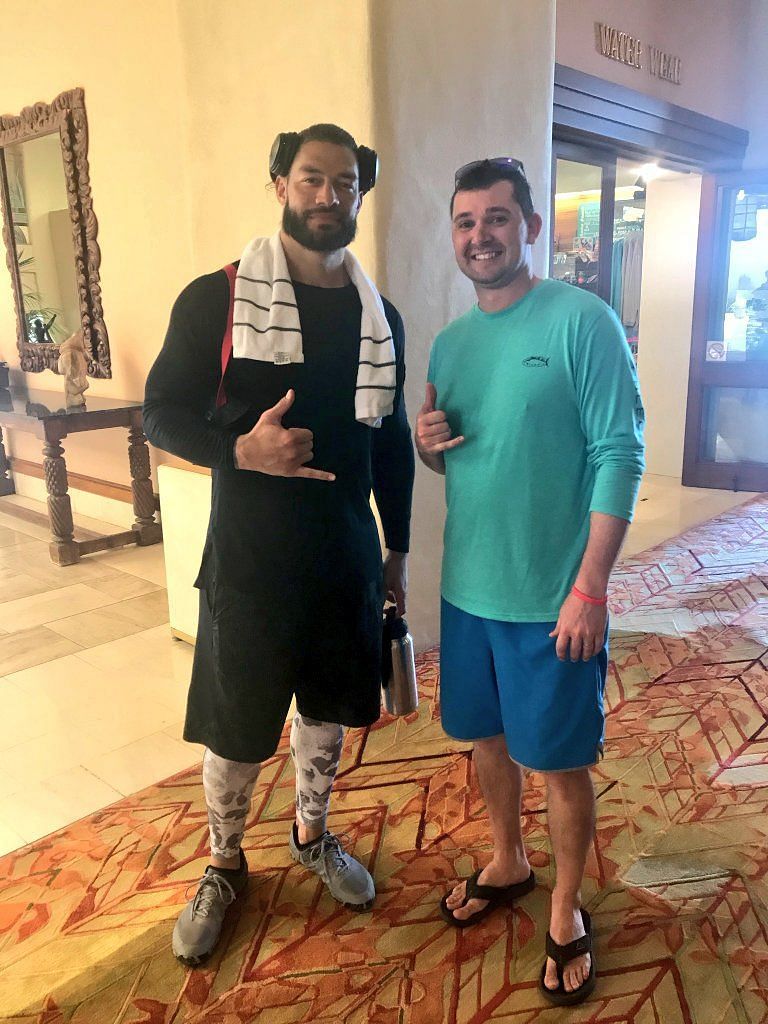 Roman Reings recent picture with his fan