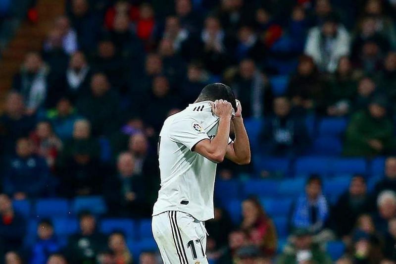 Lucas Vazquez leaves the pitch in anguish after being sent off