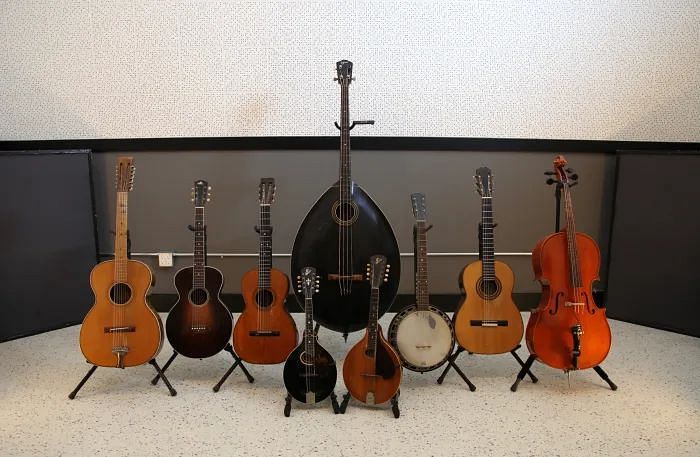 Vintage instruments used in RDR2 via MixOnline