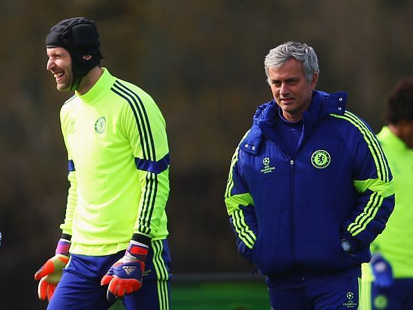 Cech and Mourinho at a Chelsea training session