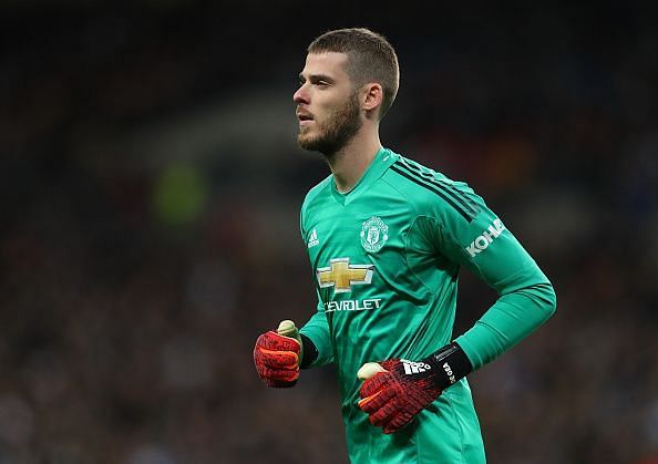 De Gea urged to sign a new contract