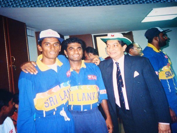 Chandana with Murali - after the 1996 World cup win