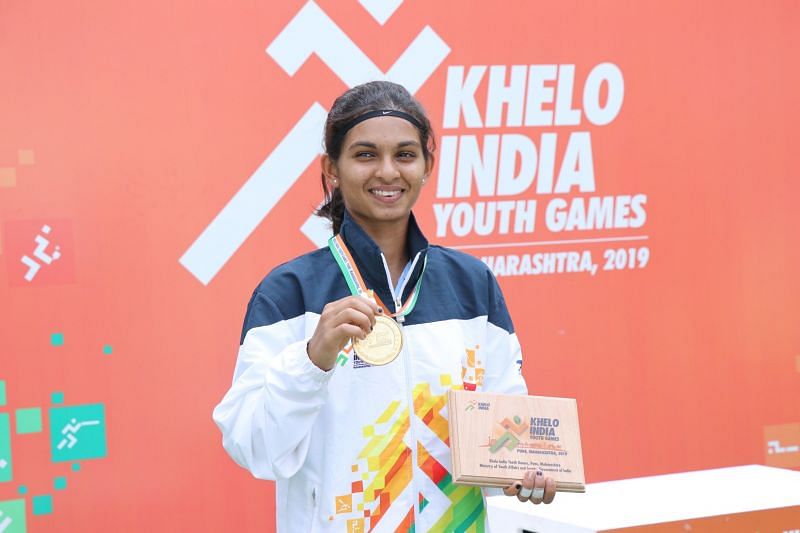 Girls U-21 winner Mahak Jain (MP) with her gold medal at Khelo India Youth Games