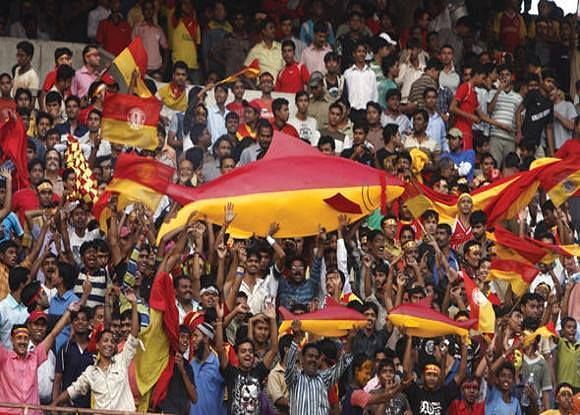 East Bengal fans share a fierce rivalry with the Mohun Bagan counterparts