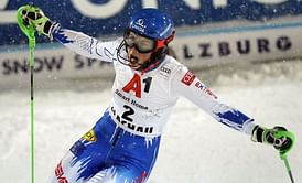 Vlhova wins slalom to deny Shiffrin 8th straight victory