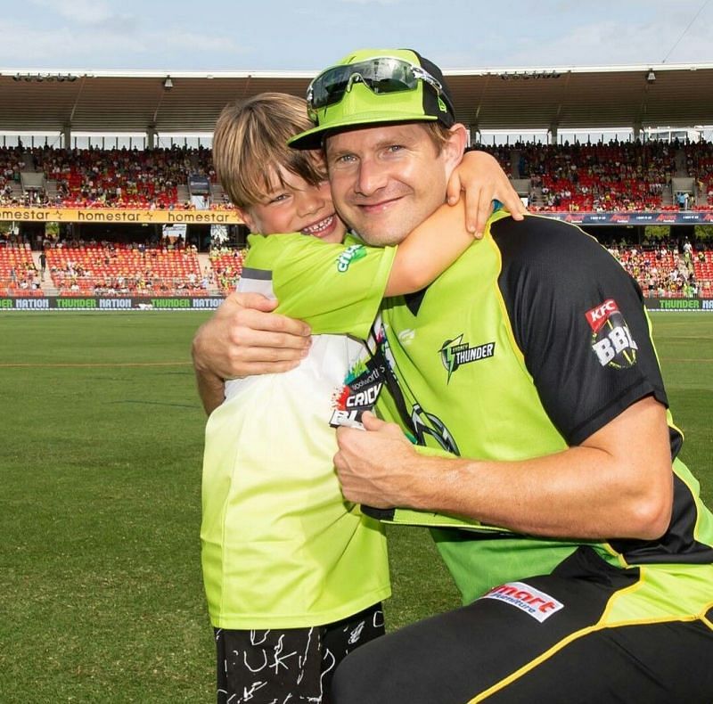 Shane Watson and his son Will during Sydney Thunder&#039;s match on Sunday