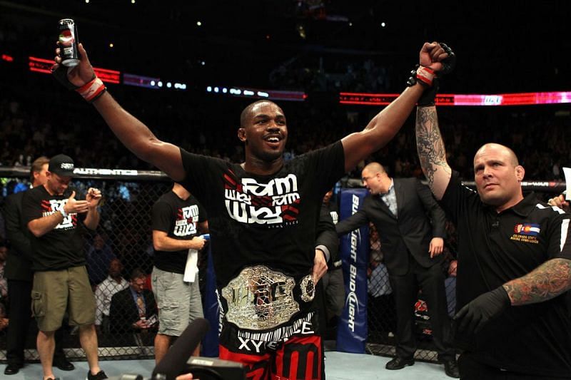 Jon Jones defeats Lyoto Machida to retain the Light-Heavyweight belt