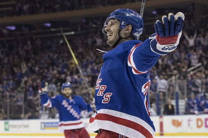 Kreider, Lundqvist lead Rangers to 4-3 win over Blackhawks
