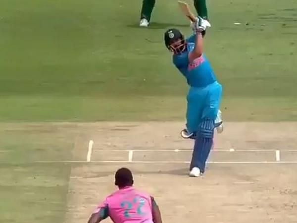 Kohli hit one of the most stunning sixes of 2018