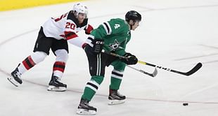 Heiskanen's third-period goal lifts Stars over Devils 5-4