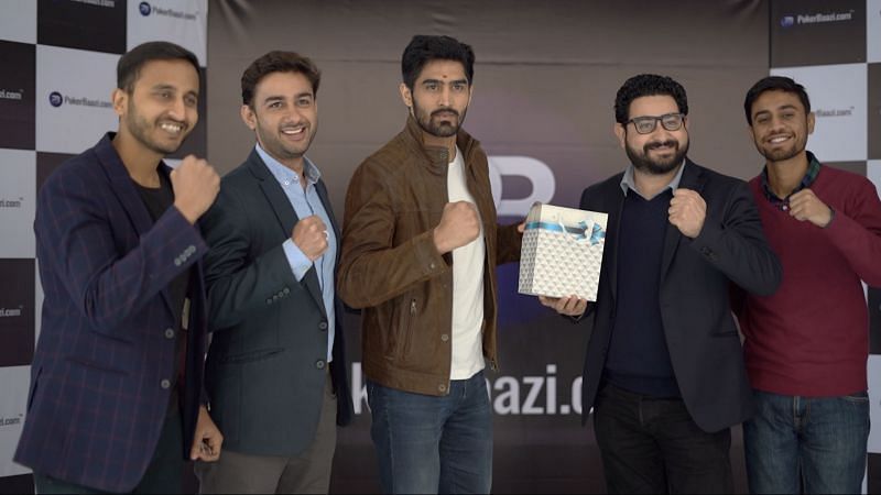 Vijender Singh (middle) at the welfare event