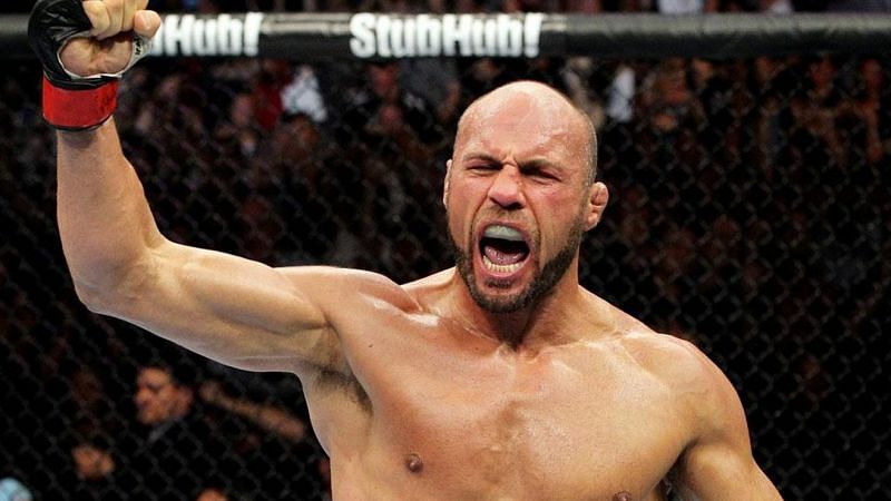 Randy Couture regained the Light-Heavyweight Championship from Vitor Belfort