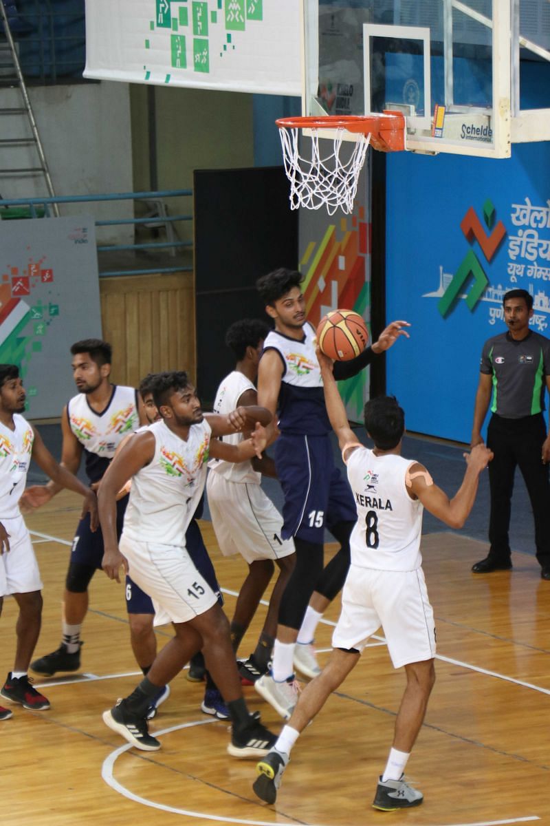 Princepal Singh (blue, center), part of the U-21 Punjab Basketball team
