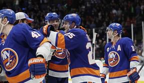 Toews scores first NHL goal, Islanders beat Blackhawks in OT