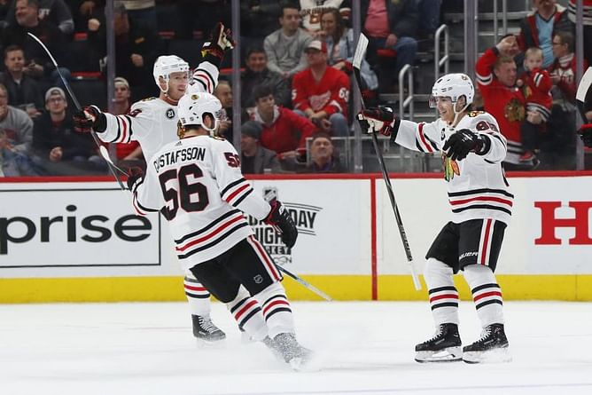 Kane scores 2, Blackhawks beat Red Wings 5-4 in OT