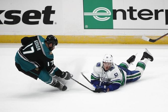 Boyle gets shutout, Ducks top Canucks 1-0 in Murray's debut