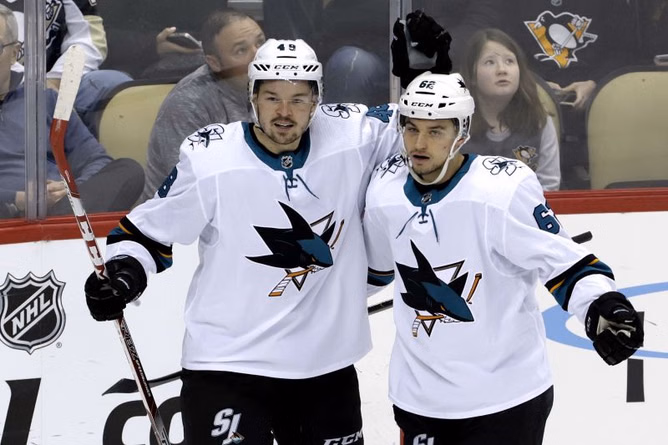 Sharks pummel Penguins 4-0; Kane causes fracas in 3rd period