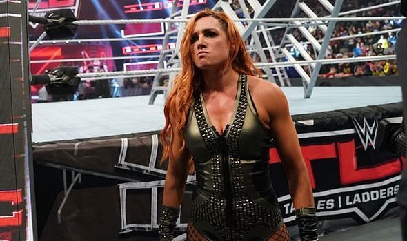 Becky decided to return to Raw this week to take out Ronda Rousey.