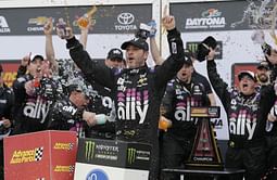 Johnson triggers wreck, then wins Clash at Daytona