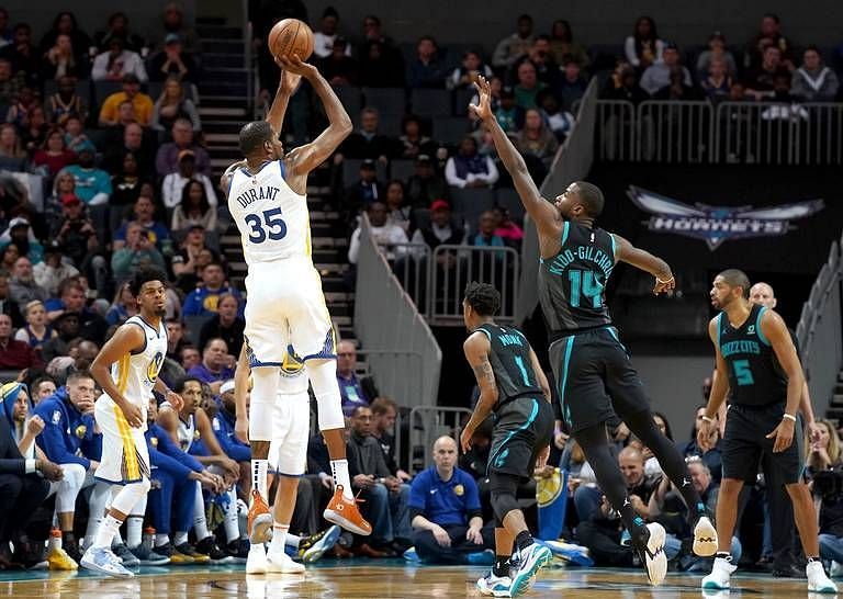 The Warriors held off the Hornets on the road