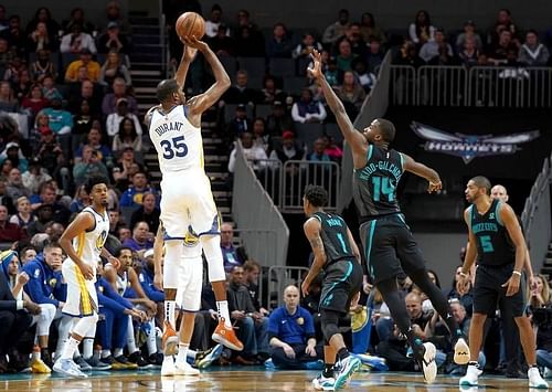 The Warriors held off the Hornets on the road