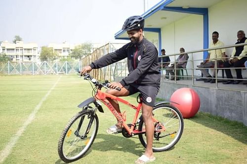 Justin posing with new Bicycle. (Image Courtesy: Jobby Justin Facebook)