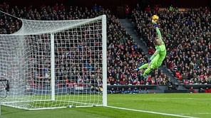 What is a sweeper keeper? - Football tactics explained