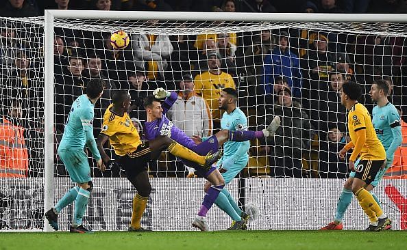 Martin D&Atilde;&ordm;bravka&#039;s misjudgment allows Wilfried Boly to score the equaliser in the dying seconds of the game