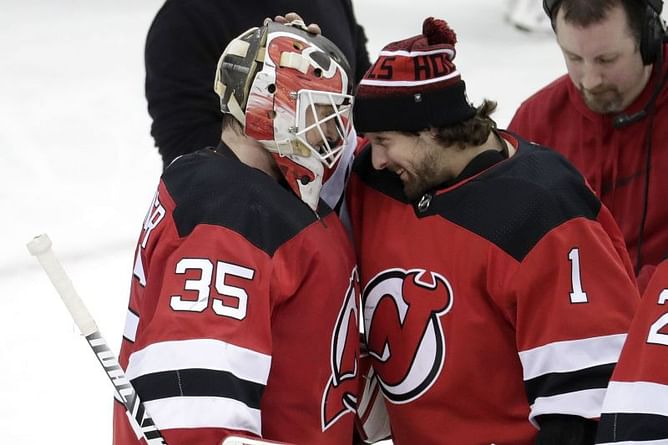 Schneider makes 34 saves, wins again as Devils beat Sabres