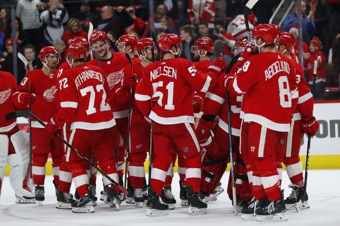 Athanasiou, Howard lead Red Wings past Senators, 3-2