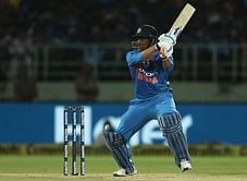 IND vs AUS: ग्लेन मैक्सवेल ने किया महेंद्र सिंह धोनी का बचाव