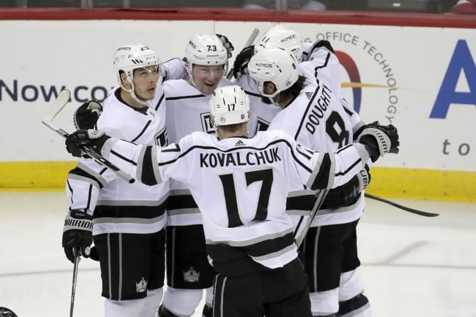 Toffoli scores 2 early in 3rd period, Kings beat Devils 5-1